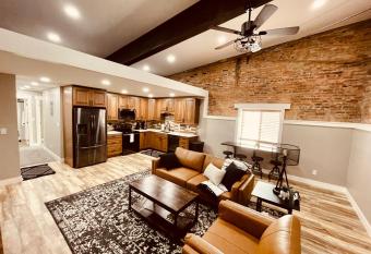 Iona Mercantile Bnb has Balcony rooms