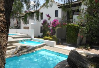 Hotel Hacienda Taboada (Aguas Termales) allows 18 year olds to book a room