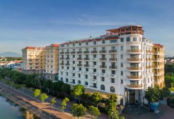 Hotel Royal Hoi An - MGallery has Balcony rooms
