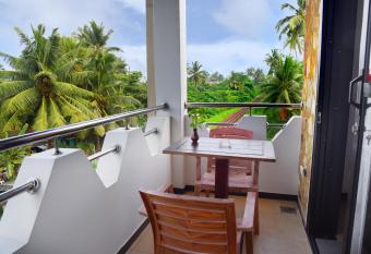 L&D Lodge has Balcony rooms