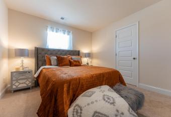 Luxury Bedroom with Private Bath near Atlanta Airport has Balcony rooms