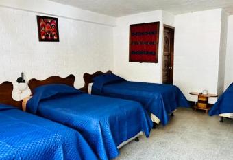 Royal Palace Hostal has Balcony rooms