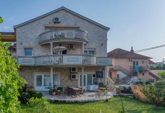 Apartments Vujosevic has Balcony rooms