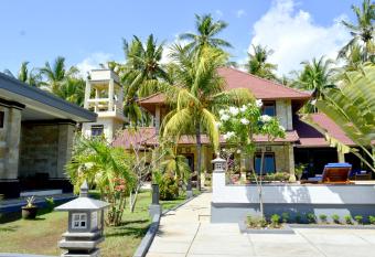 Villa Romy and Bungalows allows 18 year olds to book a room