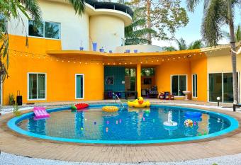 WaleeVilla pattaya has Balcony rooms