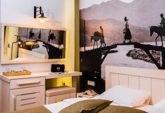 Elia Daliani has Balcony rooms