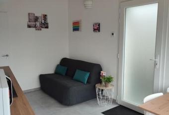 Maison de bourg   quip  e    20mn du Puy du Fou - 4 pers has Balcony rooms