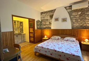 Green Oaza Apartments Cres has Balcony rooms