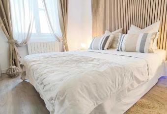 La suite Carolo has rooms with a private hot tub