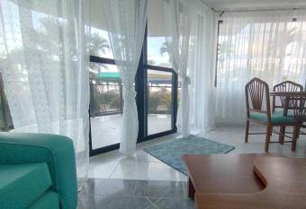 Playa Almendro, lujoso resort 6 personas, para toda tu familia has rooms with a private hot tub