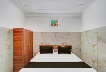 Hotel Clarks Inn allows 18 year olds to book a room