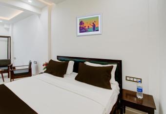 Hotel O Giriraj Palace by Govindam allows 18 year olds to book a room