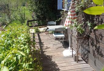 AKWABA allows 18 year olds to book a room