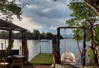 Beach House Ilha da Gig  ia allows 18 year olds to book a room