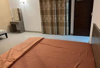 Adorable 2 Bedroom Apartment has Balcony rooms