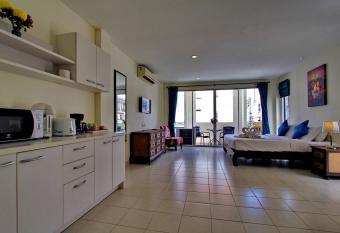 The Green House has Balcony rooms