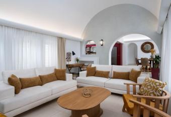 Harmony Luxury Private Villas has rooms with a private hot tub