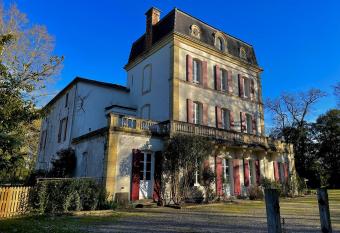 Domaine La Gazaille de Camille has Balcony rooms