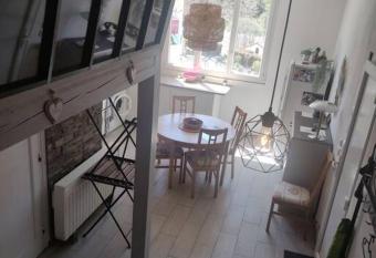 2 pi  ces avec verri  re has Balcony rooms