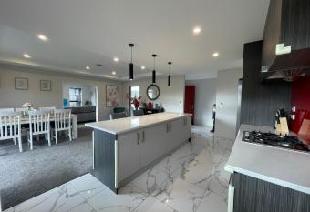 Luxury 4 Bedroom Family Retreat has Balcony rooms