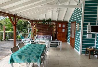 Superbe villa face    la mer has Balcony rooms