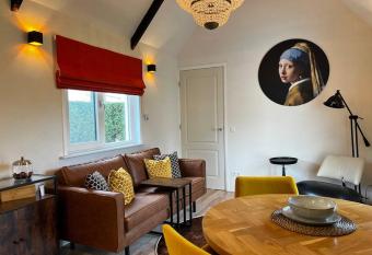 De Egelburcht allows 18 year olds to book a room