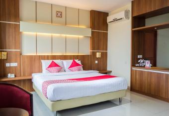 Aviari Hotel allows 18 year olds to book a room