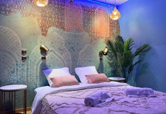   vasion Emeraude allows 18 year olds to book a room