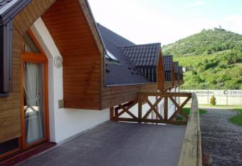 Penzi  n R  va has Balcony rooms