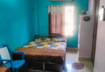 JHARANA GUEST HOUSE has Smoking rooms