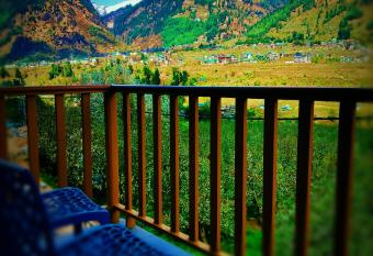 Seven Heaven Manali Scenic Mountain View Luxury Villa, Manali has Smoking/Balcony rooms