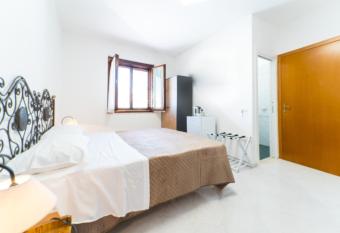 COLOMBO UPPER HOUSE has Balcony rooms