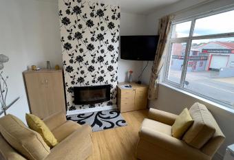 Cozy flat allows 18 year olds to book a room