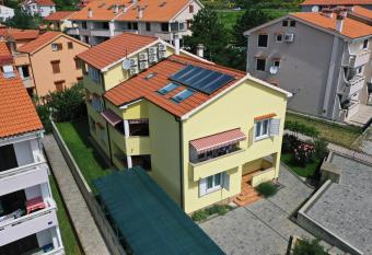 Apartments Luni has Balcony rooms