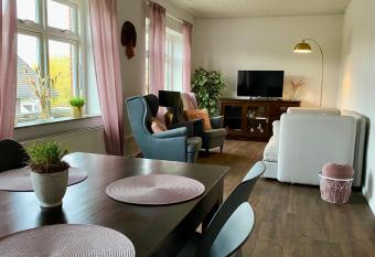 Sch  ne Ferienwohnung has Balcony rooms