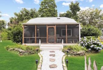 Luxe Chesapeake Cabin * River View* Fire Pit* has Balcony rooms