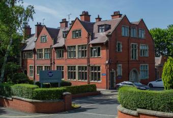 Broadfield Park Hotel allows 18 year olds to book a room