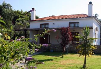 Razi Beach has rooms with a private hot tub
