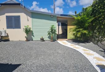 G  te L instant Cocooning has rooms with a private hot tub