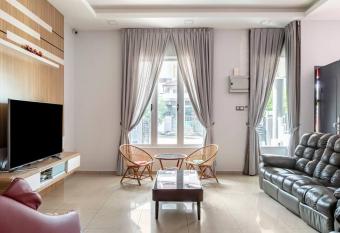 Venus.28 Melaka Homestay has rooms with a private hot tub