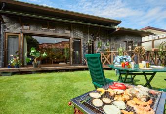 Malama Monstera, botanical space, ornamental plants, birds chirping, have a relax time has rooms with a private hot tub