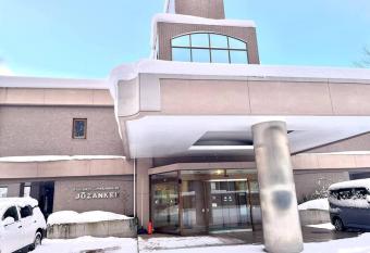                               307 has rooms with a private hot tub