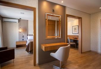 Hotel Bahamas has rooms with a private hot tub