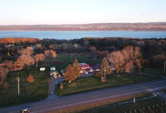 Savannah House Wine Country Inn & Cottages has Balcony rooms