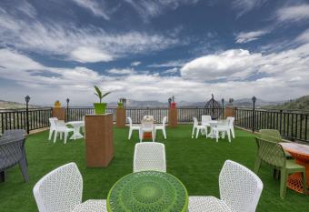 The Tranquility Retreat I Vacations I Conference I MICE I Family Events I Open Air Terrace I Sky Bonfire I by Exotic Stays has Balcony rooms