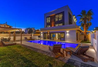 Near By The Land Of Legends , Villa BATiATUS has Balcony rooms