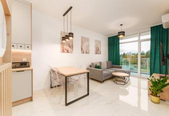 Apartament Eco Modern IV by HolidaySun has Balcony rooms