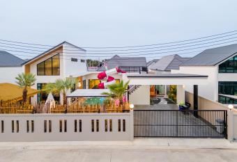 BoHome Pool Villa Cha-am has Balcony rooms