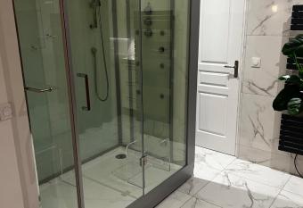 Pavillons23 Hammam Paris Disney Airport has Balcony rooms