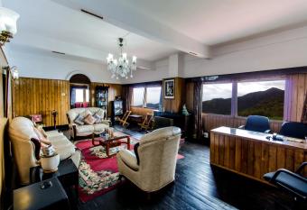 Central Gleneagles Heritage Resort -The Mall Road Darjeeling has Balcony rooms